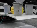 水を入れたバケツ等を持ち上げて、パワーゲートの荷揚げ能力を確認しました。