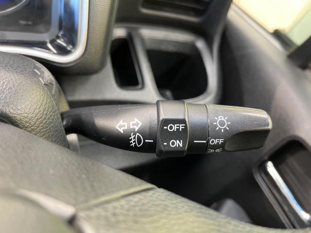 ディーバスマートスタイル 禁煙車 バックカメラ ディスプレイオーディオ HIDヘッド スマートキー オートエアコン 純正革巻きステアリング フォグランプ 純正14インチアルミ 盗難防止装置 プライバシーガラス アームレスト(32枚目)