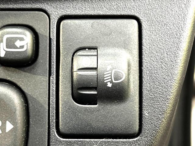 G 禁煙車 純正ナビ バックカメラ ETC スマートキー ドライブレコーダー オートエアコン オートライト 革巻きステアリング 地デジ 盗難防止装置 プライバシーガラス アームレスト付センターコンソール(40枚目)