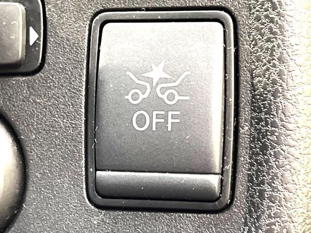 X エマージェンシーブレーキ 禁煙車 ケンウッドナビ バックカメラ ETC スマートキー コーナーセンサー 誤発進抑制 オートハイビーム 車線逸脱警報 オートライト 盗難防止装置 プライバシーガラス(4枚目)