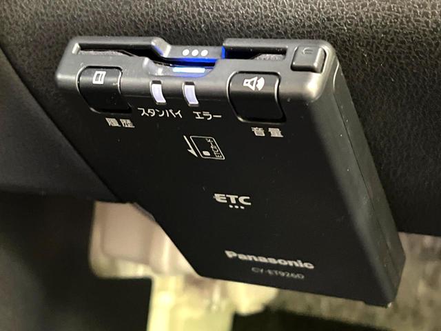 X エマージェンシーブレーキ 禁煙車 ケンウッドナビ バックカメラ ETC スマートキー コーナーセンサー 誤発進抑制 オートハイビーム 車線逸脱警報 オートライト 盗難防止装置 プライバシーガラス(7枚目)