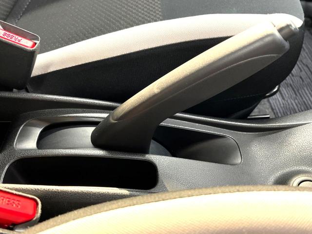 X エマージェンシーブレーキ 禁煙車 ケンウッドナビ バックカメラ ETC スマートキー コーナーセンサー 誤発進抑制 オートハイビーム 車線逸脱警報 オートライト 盗難防止装置 プライバシーガラス(38枚目)