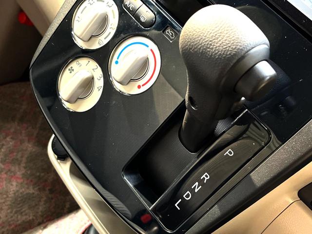 J 純正ナビ 禁煙車 キーレスエントリー 地デジTV 電動格納ミラー マニュアルエアコン ベンチシート パワーステアリング パワーウィンドウ(7枚目)