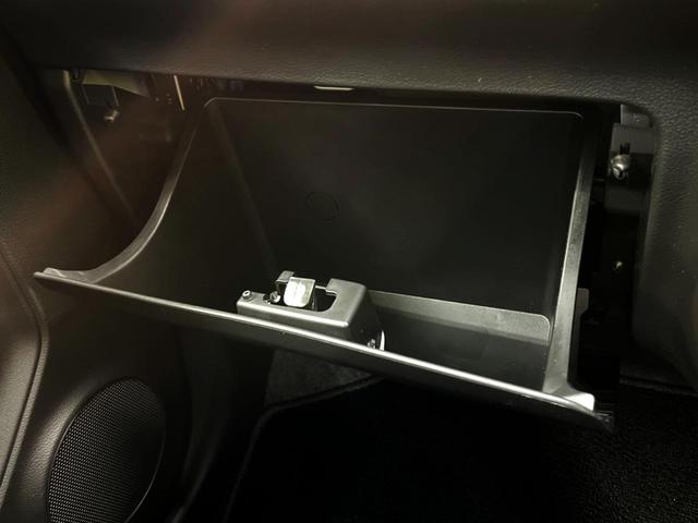 L デュアルセンサーブレーキ 禁煙車 シートヒーター リアセンサー 誤発進抑制 ハイビームアシスト 車線逸脱警報 オートライト エネチャージ 盗難防止装置 純正CDオーディオ アイドリングストップ(31枚目)