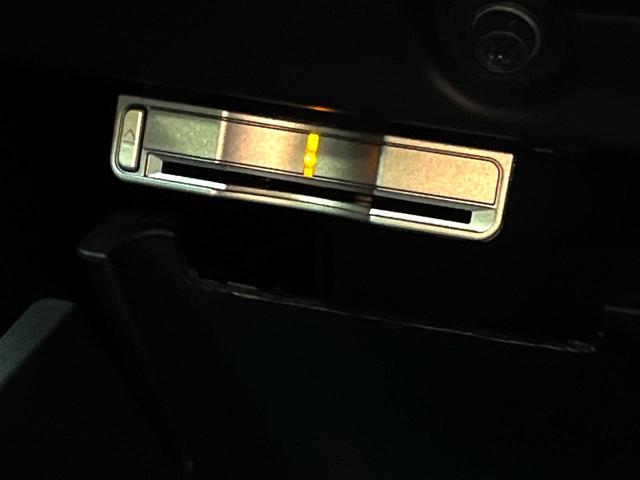 ハイブリッドZ 純正SDナビ 禁煙車 安心パッケージ クルーズコントロール LEDヘッドライト ハーフレザーシート バックカメラ フルセグTV ETC スマートキー オートライト オートエアコン(6枚目)