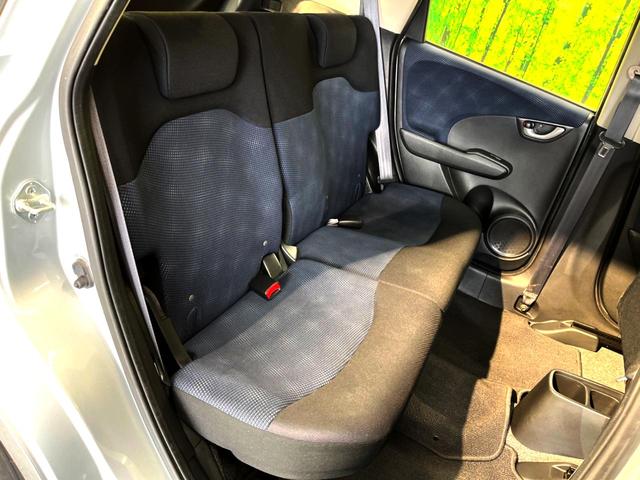 G 禁煙車 ブラックインテリア 盗難防止装置 純正CDオーディオ ヘッドライトレベライザー バニティミラー AUX接続 ECONモード チップアップシート 電動ドアミラー アッパーグローブボックス(9枚目)
