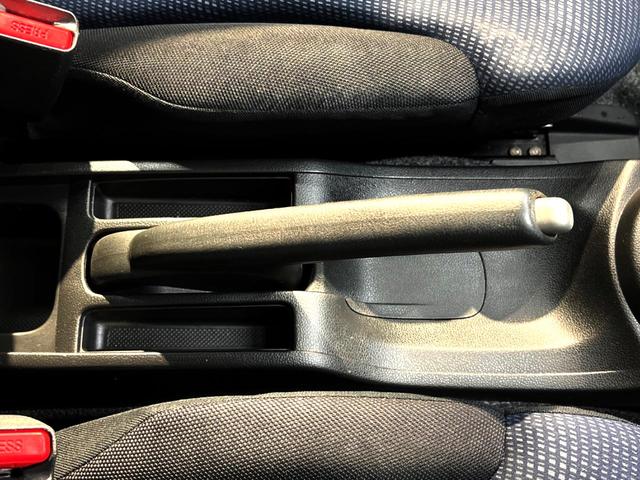 G 禁煙車 ブラックインテリア 盗難防止装置 純正CDオーディオ ヘッドライトレベライザー バニティミラー AUX接続 ECONモード チップアップシート 電動ドアミラー アッパーグローブボックス(34枚目)