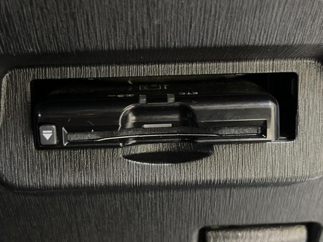 Sツーリングセレクション・G’s 禁煙車 ケンウッドナビ バックカメラ Bluetooth接続 フルセグ ETC 黒ハーフレザー LEDヘッド LEDフォグ スマートキー 純正18インチアルミ 革巻きステアリング オートエアコン(6枚目)
