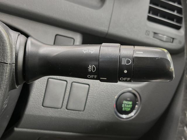 ZS 煌 両側電動スライド 禁煙車 ETC レザー調シートカバー HIDヘッド スマートキー デュアルオートエアコン 8人乗 純正16インチアルミ パドルシフト フォグランプ オートライト リアクーラー(8枚目)