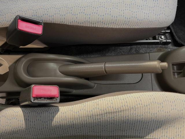 ECO-L 禁煙車 グレーファブリックシート 盗難防止システム 純正CDオーディオ アイドリングストップ ヘッドライトレベライザー セキュリティアラーム UVカットガラス ヒルスタートアシスト(33枚目)