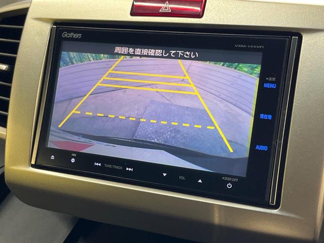 フリードスパイクハイブリッド ジャストセレクション＋　禁煙車　純正ナビ　バックカメラ　Ｂｌｕｅｔｏｏｔｈ再生　ＥＴＣ　パワースライドドア　クルーズコントロール　ＨＩＤヘッドライト　オートライト　オートエアコン　地デジ　ドアバイザー　スマートキー（4枚目）