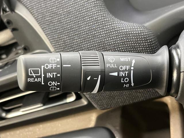 フリード ｅ：ＨＥＶエアー　ＥＸ　禁煙車　衝突被害軽減装置　アダプティブクルーズ　ブラインドスポットモニター　両側パワースライドドア　シートヒーター　純正１５インチアルミホイール　オートマチックハイビーム　ＬＥＤヘッドライト（46枚目）