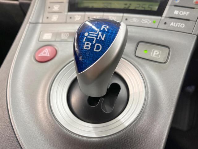 プリウス Ｓ　純正ナビ　バックカメラ　フルセグＴＶ　Ｂｌｕｅｔｏｏｔｈ再生　ＥＴＣ　オートエアコン　ＨＩＤヘッドライト　オートライト　スマートキー＆プッシュスタート　純正１５インチアルミホイール　電動格納ミラー（48枚目）