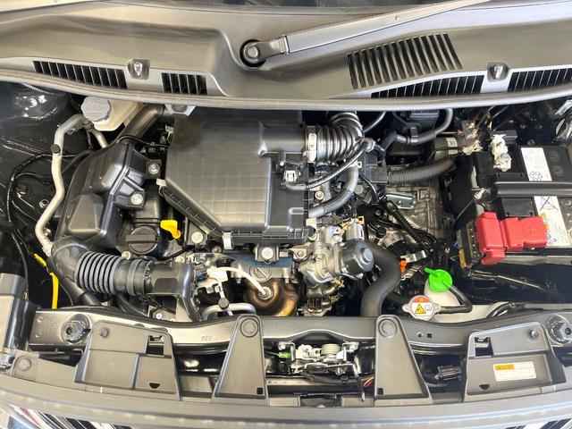 ソリオバンディット ハイブリッドMV 登録済未使用車 純正9インチナビ 両側電動ドア 全周囲カメラ 衝突被害軽減システム レーダークルーズ コーナーセンサー スマートキー LEDヘッド オートハイビーム 車線逸脱警報 オートライト(18枚目)