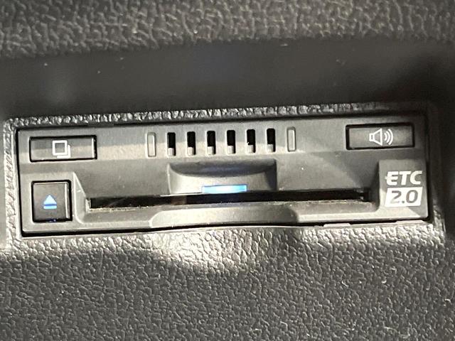 プリウスＰＨＶ Ｓナビパッケージ　メーカー１１．６型ナビ　全周囲カメラ　衝突被害軽減システム　レーダークルーズ　禁煙車　スマートキー　ＬＥＤヘッド　ビルトインＥＴＣ　オートハイビーム　車線逸脱警報　オートライト　オートエアコン（7枚目）