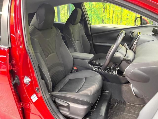 プリウスＰＨＶ Ｓナビパッケージ　メーカー１１．６型ナビ　全周囲カメラ　衝突被害軽減システム　レーダークルーズ　禁煙車　スマートキー　ＬＥＤヘッド　ビルトインＥＴＣ　オートハイビーム　車線逸脱警報　オートライト　オートエアコン（8枚目）