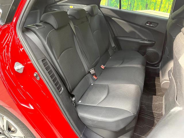 プリウスＰＨＶ Ｓナビパッケージ　メーカー１１．６型ナビ　全周囲カメラ　衝突被害軽減システム　レーダークルーズ　禁煙車　スマートキー　ＬＥＤヘッド　ビルトインＥＴＣ　オートハイビーム　車線逸脱警報　オートライト　オートエアコン（9枚目）