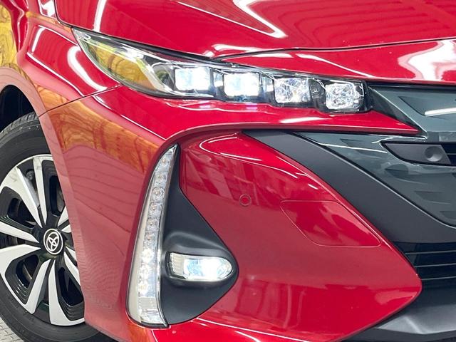 プリウスＰＨＶ Ｓナビパッケージ　メーカー１１．６型ナビ　全周囲カメラ　衝突被害軽減システム　レーダークルーズ　禁煙車　スマートキー　ＬＥＤヘッド　ビルトインＥＴＣ　オートハイビーム　車線逸脱警報　オートライト　オートエアコン（12枚目）