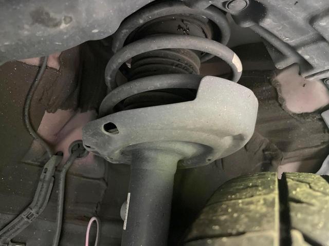 プリウスＰＨＶ Ｓナビパッケージ　メーカー１１．６型ナビ　全周囲カメラ　衝突被害軽減システム　レーダークルーズ　禁煙車　スマートキー　ＬＥＤヘッド　ビルトインＥＴＣ　オートハイビーム　車線逸脱警報　オートライト　オートエアコン（23枚目）