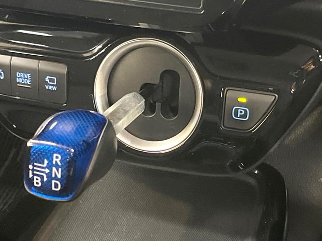 プリウスＰＨＶ Ｓナビパッケージ　メーカー１１．６型ナビ　全周囲カメラ　衝突被害軽減システム　レーダークルーズ　禁煙車　スマートキー　ＬＥＤヘッド　ビルトインＥＴＣ　オートハイビーム　車線逸脱警報　オートライト　オートエアコン（34枚目）