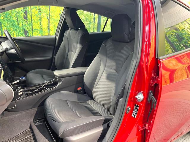 プリウスＰＨＶ Ｓナビパッケージ　メーカー１１．６型ナビ　全周囲カメラ　衝突被害軽減システム　レーダークルーズ　禁煙車　スマートキー　ＬＥＤヘッド　ビルトインＥＴＣ　オートハイビーム　車線逸脱警報　オートライト　オートエアコン（42枚目）