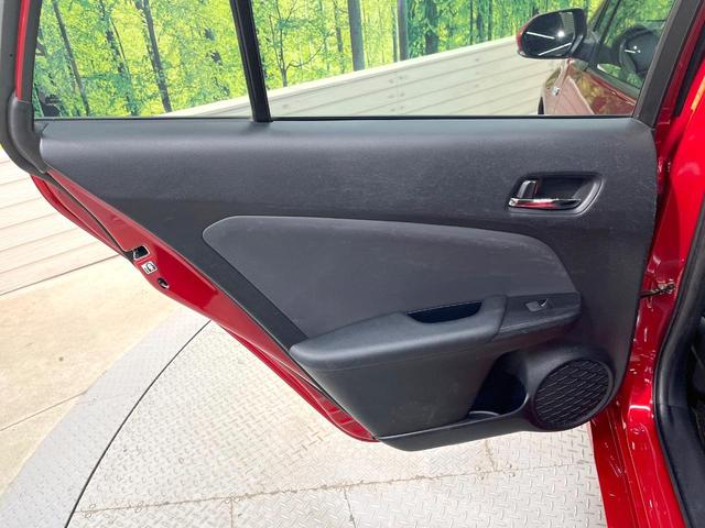 プリウスＰＨＶ Ｓナビパッケージ　メーカー１１．６型ナビ　全周囲カメラ　衝突被害軽減システム　レーダークルーズ　禁煙車　スマートキー　ＬＥＤヘッド　ビルトインＥＴＣ　オートハイビーム　車線逸脱警報　オートライト　オートエアコン（48枚目）