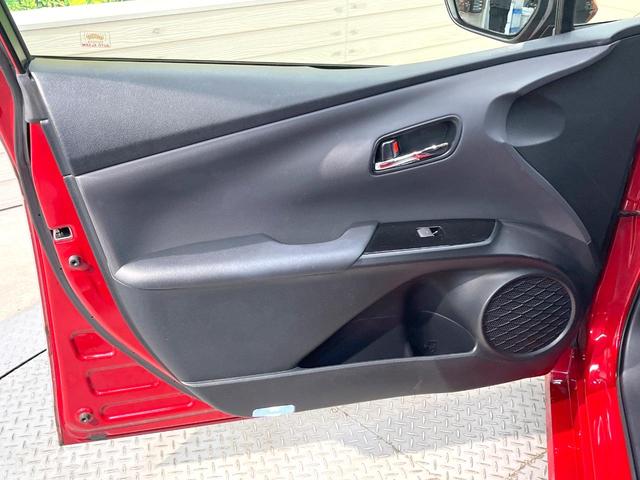 プリウスＰＨＶ Ｓナビパッケージ　メーカー１１．６型ナビ　全周囲カメラ　衝突被害軽減システム　レーダークルーズ　禁煙車　スマートキー　ＬＥＤヘッド　ビルトインＥＴＣ　オートハイビーム　車線逸脱警報　オートライト　オートエアコン（49枚目）