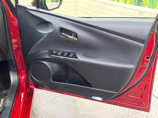 プリウスＰＨＶ Ｓナビパッケージ　メーカー１１．６型ナビ　全周囲カメラ　衝突被害軽減システム　レーダークルーズ　禁煙車　スマートキー　ＬＥＤヘッド　ビルトインＥＴＣ　オートハイビーム　車線逸脱警報　オートライト　オートエアコン（50枚目）