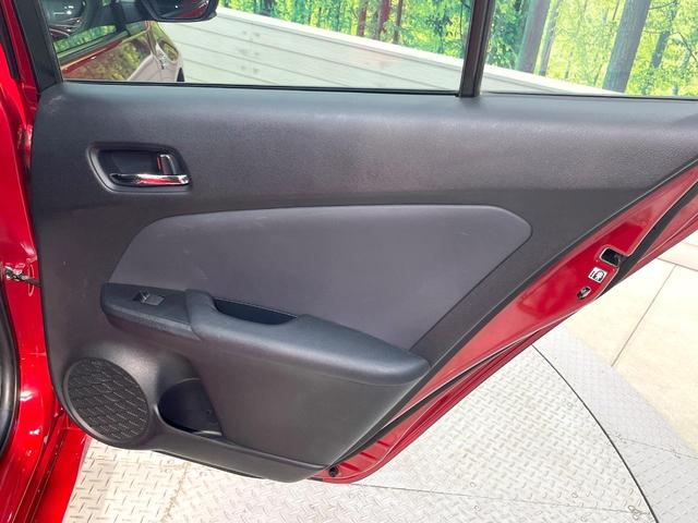 プリウスＰＨＶ Ｓナビパッケージ　メーカー１１．６型ナビ　全周囲カメラ　衝突被害軽減システム　レーダークルーズ　禁煙車　スマートキー　ＬＥＤヘッド　ビルトインＥＴＣ　オートハイビーム　車線逸脱警報　オートライト　オートエアコン（51枚目）