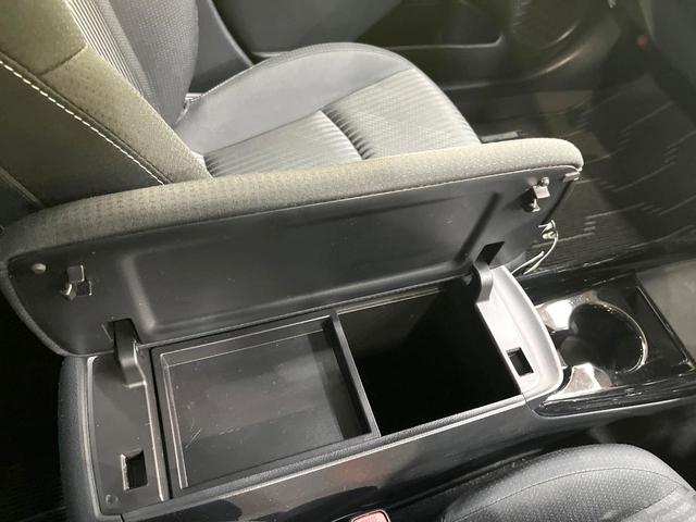 プリウスＰＨＶ Ｓナビパッケージ　メーカー１１．６型ナビ　全周囲カメラ　衝突被害軽減システム　レーダークルーズ　禁煙車　スマートキー　ＬＥＤヘッド　ビルトインＥＴＣ　オートハイビーム　車線逸脱警報　オートライト　オートエアコン（54枚目）