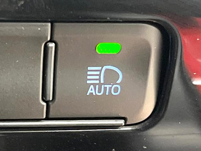 プリウスＰＨＶ Ｓナビパッケージ　メーカー１１．６型ナビ　全周囲カメラ　衝突被害軽減システム　レーダークルーズ　禁煙車　スマートキー　ＬＥＤヘッド　ビルトインＥＴＣ　オートハイビーム　車線逸脱警報　オートライト　オートエアコン（60枚目）