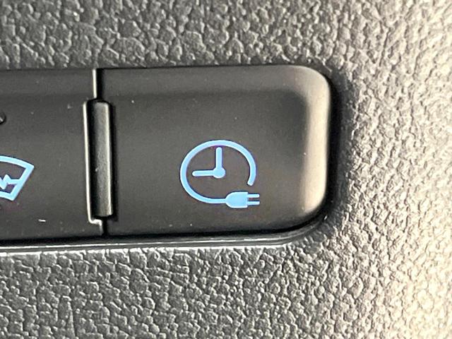 プリウスＰＨＶ Ｓナビパッケージ　メーカー１１．６型ナビ　全周囲カメラ　衝突被害軽減システム　レーダークルーズ　禁煙車　スマートキー　ＬＥＤヘッド　ビルトインＥＴＣ　オートハイビーム　車線逸脱警報　オートライト　オートエアコン（62枚目）