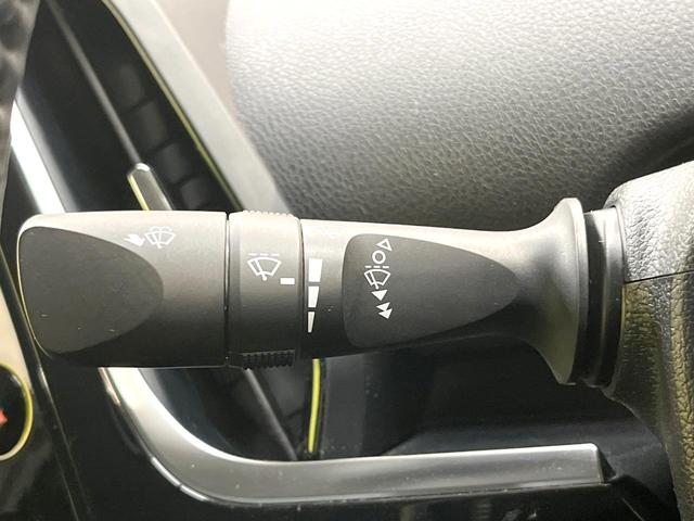 プリウスＰＨＶ Ｓナビパッケージ　メーカー１１．６型ナビ　全周囲カメラ　衝突被害軽減システム　レーダークルーズ　禁煙車　スマートキー　ＬＥＤヘッド　ビルトインＥＴＣ　オートハイビーム　車線逸脱警報　オートライト　オートエアコン（64枚目）