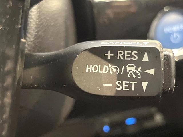 プリウスＰＨＶ Ｓナビパッケージ　メーカー１１．６型ナビ　全周囲カメラ　衝突被害軽減システム　レーダークルーズ　禁煙車　スマートキー　ＬＥＤヘッド　ビルトインＥＴＣ　オートハイビーム　車線逸脱警報　オートライト　オートエアコン（68枚目）