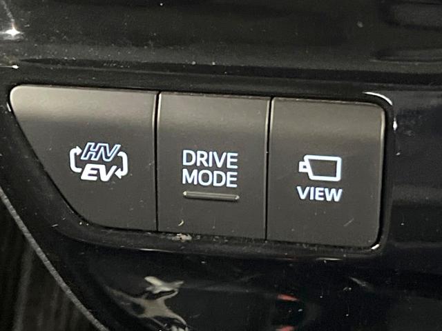 プリウスＰＨＶ Ｓナビパッケージ　メーカー１１．６型ナビ　全周囲カメラ　衝突被害軽減システム　レーダークルーズ　禁煙車　スマートキー　ＬＥＤヘッド　ビルトインＥＴＣ　オートハイビーム　車線逸脱警報　オートライト　オートエアコン（71枚目）