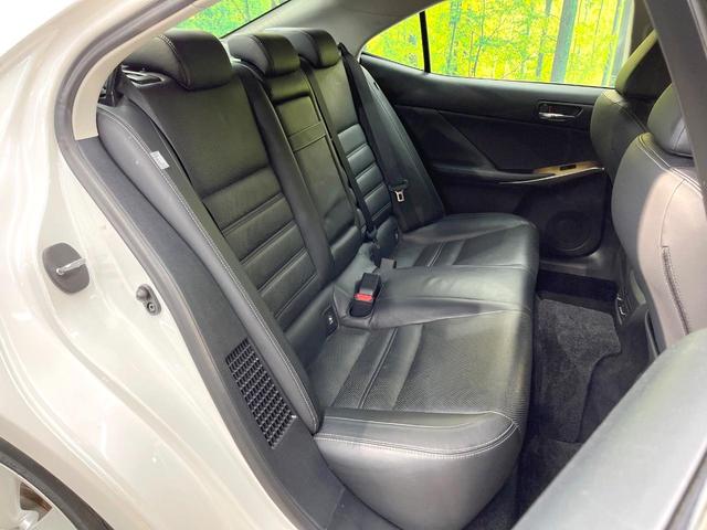 ＩＳ ＩＳ３００ｈ　バージョンＬ　メーカーＳＤナビ　プレミアムサウンド　バックカメラ　禁煙車　レザーシート　前席シートエアコン　ドラレコ　スマートキー　ＬＥＤヘッド　ビルトインＥＴＣ　クルコン　デュアルエアコン　純正１７インチＡＷ（9枚目）
