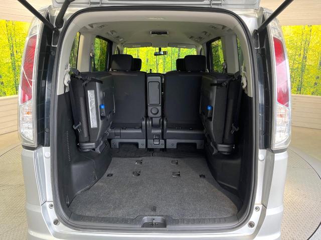 セレナ ハイウェイスター　両側電動ドア　純正ＳＤナビ　バックカメラ　禁煙車　スマートキー　ビルトインＥＴＣ　クルコン　オートライト　デュアルエアコン　純正１６インチアルミ　リアエアコン　Ｂｌｕｅｔｏｏｔｈ　ＣＤ　ＤＶＤ再生（11枚目）