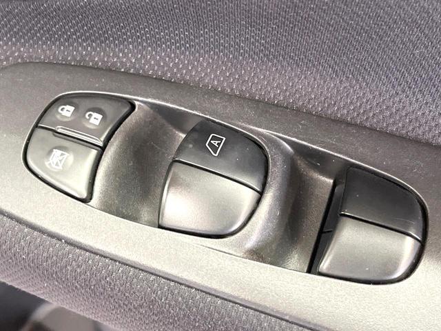 セレナ ハイウェイスター　両側電動ドア　純正ＳＤナビ　バックカメラ　禁煙車　スマートキー　ビルトインＥＴＣ　クルコン　オートライト　デュアルエアコン　純正１６インチアルミ　リアエアコン　Ｂｌｕｅｔｏｏｔｈ　ＣＤ　ＤＶＤ再生（49枚目）
