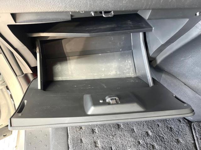 セレナ ハイウェイスター　両側電動ドア　純正ＳＤナビ　バックカメラ　禁煙車　スマートキー　ビルトインＥＴＣ　クルコン　オートライト　デュアルエアコン　純正１６インチアルミ　リアエアコン　Ｂｌｕｅｔｏｏｔｈ　ＣＤ　ＤＶＤ再生（62枚目）