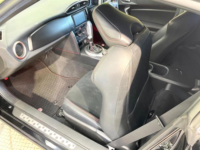 ８６ ＧＴリミテッド　純正ナビ　バックカメラ　禁煙車　スマートキー　ＨＩＤヘッド　ＥＴＣ　オートライト　デュアルエアコン　Ｂｌｕｅｔｏｏｔｈ接続　オートエアコン　電動格納ミラー　パドルシフト　専用スポーツシート（50枚目）