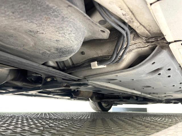 クラウンハイブリッド アスリートG サンルーフ メーカーHDDナビ スーパーライブサウンド 全周囲カメラ 衝突軽減装置 黒革シート シートベンチレーション パワーシート 禁煙車 純正18インチアルミ スマートキー HIDヘッド ETC(23枚目)