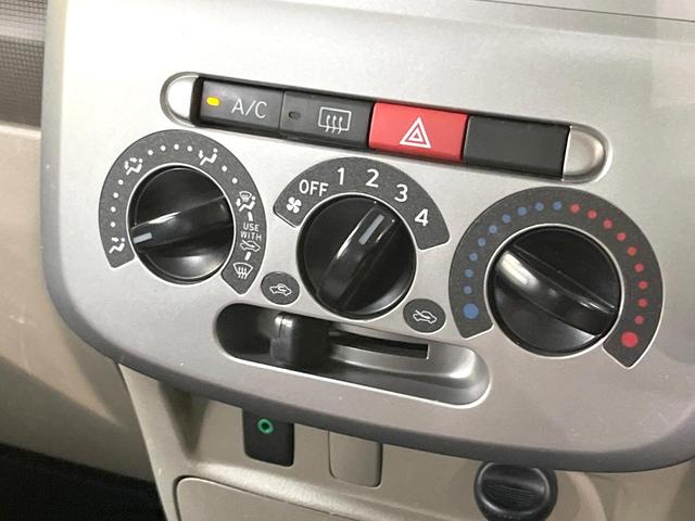 タント X 電動スライドドア 禁煙車 スマートキー CD AUX 電動格納ミラー アームレスト ヘッドライトレベライザー パワーウィンドウ パワーステアリング ヘッドライトレベライザー CD/DVD再生(4枚目)