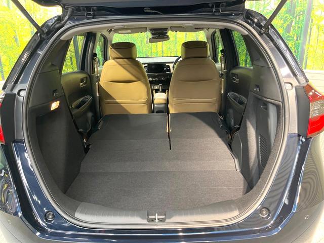 フィット ｅ：ＨＥＶリュクス　全周囲カメラ　衝突被害軽減システム　レーダークルーズ　禁煙車　レザーシート　コーナーセンサー　スマートキー　ＬＥＤヘッド　ＥＴＣ２．０　オートハイビーム　車線逸脱警報　オートライト　オートエアコン（10枚目）