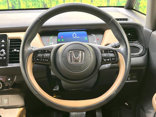 フィット ｅ：ＨＥＶリュクス　全周囲カメラ　衝突被害軽減システム　レーダークルーズ　禁煙車　レザーシート　コーナーセンサー　スマートキー　ＬＥＤヘッド　ＥＴＣ２．０　オートハイビーム　車線逸脱警報　オートライト　オートエアコン（11枚目）