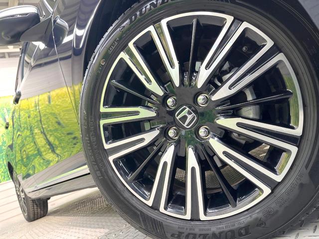 フィット ｅ：ＨＥＶリュクス　全周囲カメラ　衝突被害軽減システム　レーダークルーズ　禁煙車　レザーシート　コーナーセンサー　スマートキー　ＬＥＤヘッド　ＥＴＣ２．０　オートハイビーム　車線逸脱警報　オートライト　オートエアコン（13枚目）