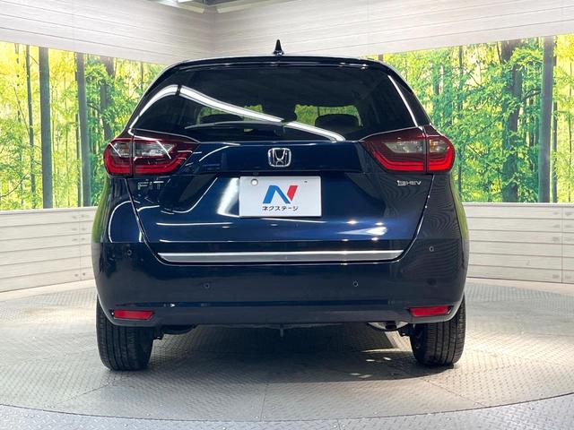 フィット ｅ：ＨＥＶリュクス　全周囲カメラ　衝突被害軽減システム　レーダークルーズ　禁煙車　レザーシート　コーナーセンサー　スマートキー　ＬＥＤヘッド　ＥＴＣ２．０　オートハイビーム　車線逸脱警報　オートライト　オートエアコン（15枚目）