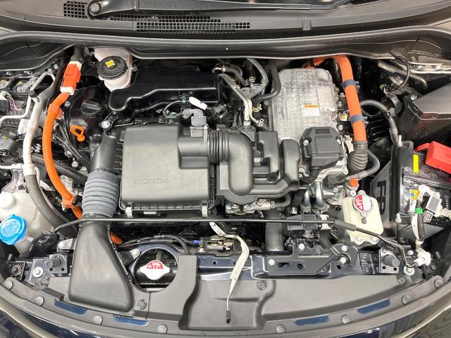 フィット ｅ：ＨＥＶリュクス　全周囲カメラ　衝突被害軽減システム　レーダークルーズ　禁煙車　レザーシート　コーナーセンサー　スマートキー　ＬＥＤヘッド　ＥＴＣ２．０　オートハイビーム　車線逸脱警報　オートライト　オートエアコン（18枚目）