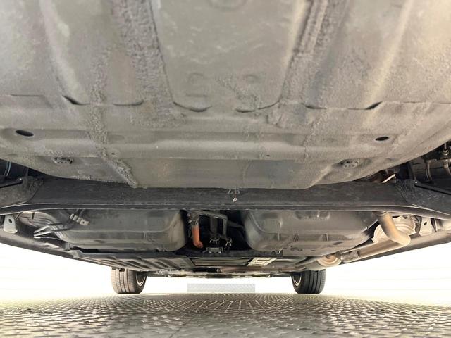 フィット ｅ：ＨＥＶリュクス　全周囲カメラ　衝突被害軽減システム　レーダークルーズ　禁煙車　レザーシート　コーナーセンサー　スマートキー　ＬＥＤヘッド　ＥＴＣ２．０　オートハイビーム　車線逸脱警報　オートライト　オートエアコン（19枚目）