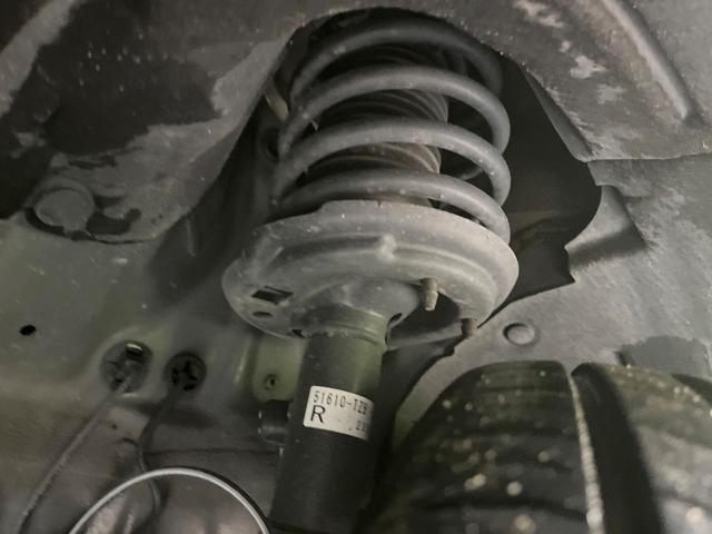 フィット ｅ：ＨＥＶリュクス　全周囲カメラ　衝突被害軽減システム　レーダークルーズ　禁煙車　レザーシート　コーナーセンサー　スマートキー　ＬＥＤヘッド　ＥＴＣ２．０　オートハイビーム　車線逸脱警報　オートライト　オートエアコン（20枚目）