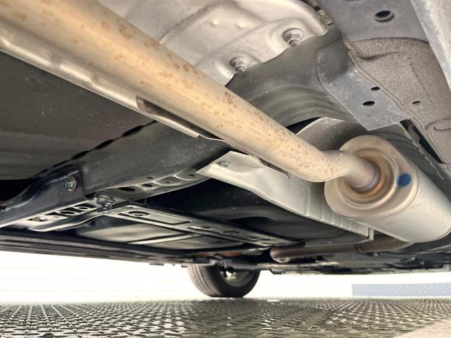 フィット ｅ：ＨＥＶリュクス　全周囲カメラ　衝突被害軽減システム　レーダークルーズ　禁煙車　レザーシート　コーナーセンサー　スマートキー　ＬＥＤヘッド　ＥＴＣ２．０　オートハイビーム　車線逸脱警報　オートライト　オートエアコン（21枚目）